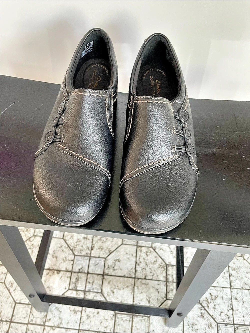 Clark women’s size 7.5 Ashland Effie slip-on loafers with decorative buttons